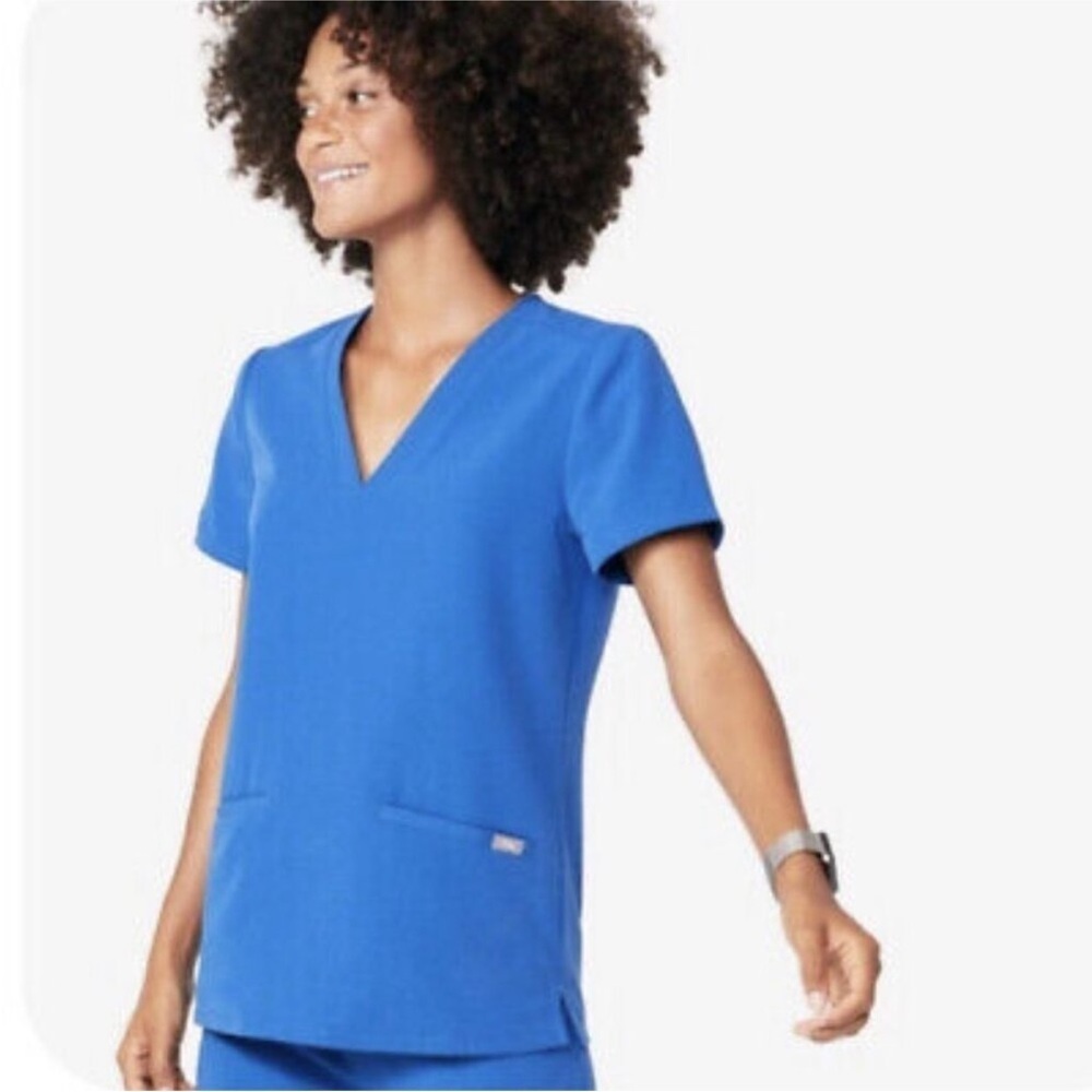 Figs Casma 3 Pocket Scrub Top in Capri Blue Medium